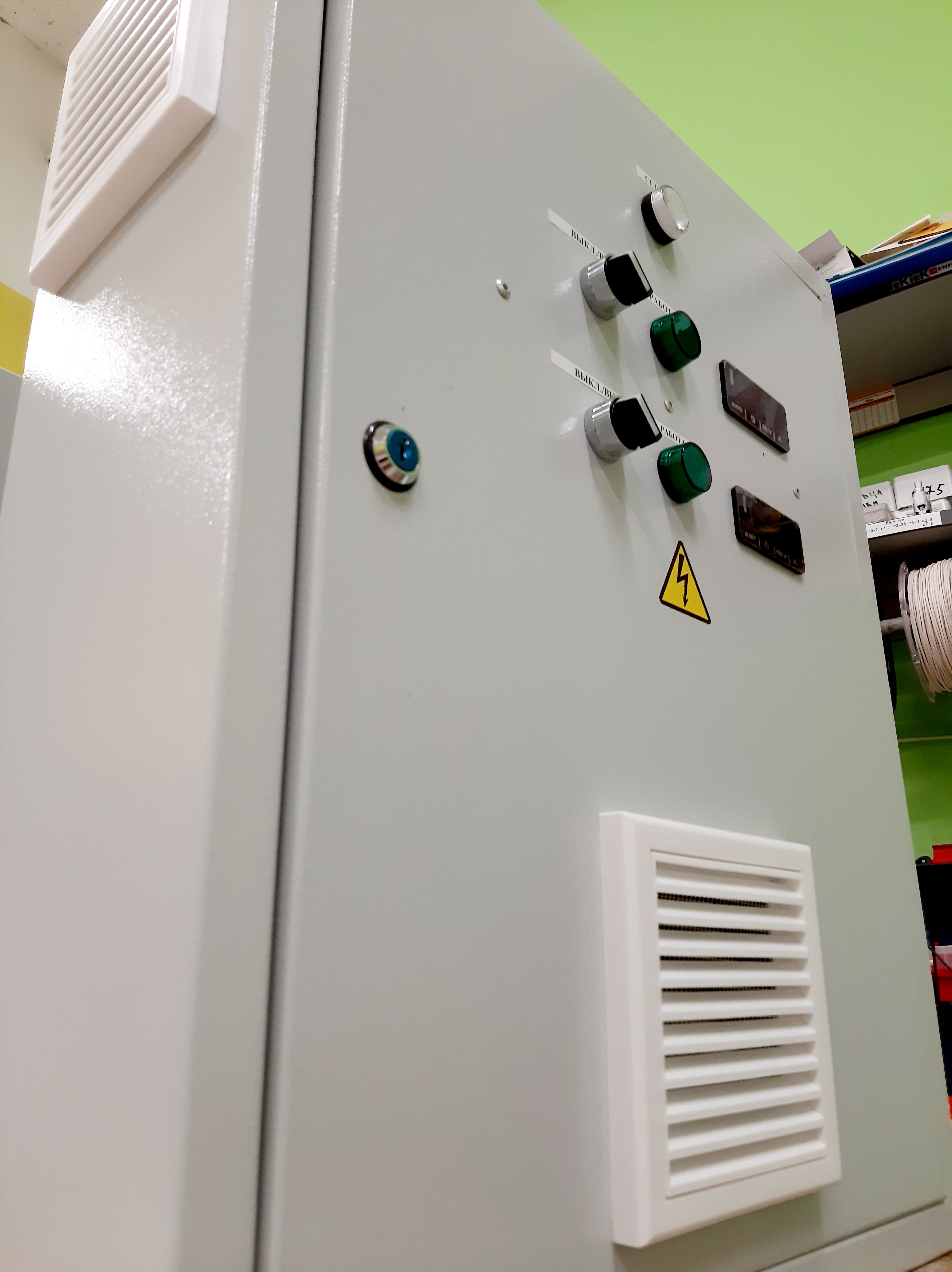 Шкаф управления (решение для майнинга для управления несколькими вентиляторами).